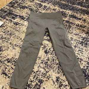 Seamless gray crop leggings